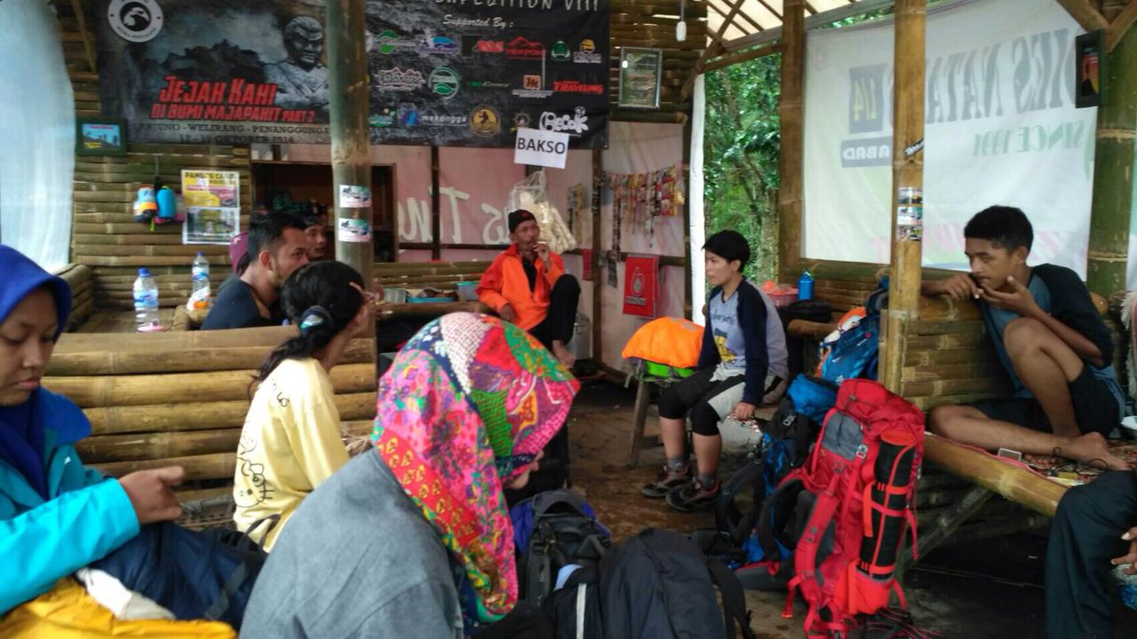 Diskusi dengan Pak Polisi Hutan dan para PIC di Pos Perijinan Puthuk Siwur